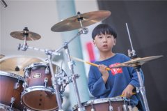 灿艳的灯光、震动